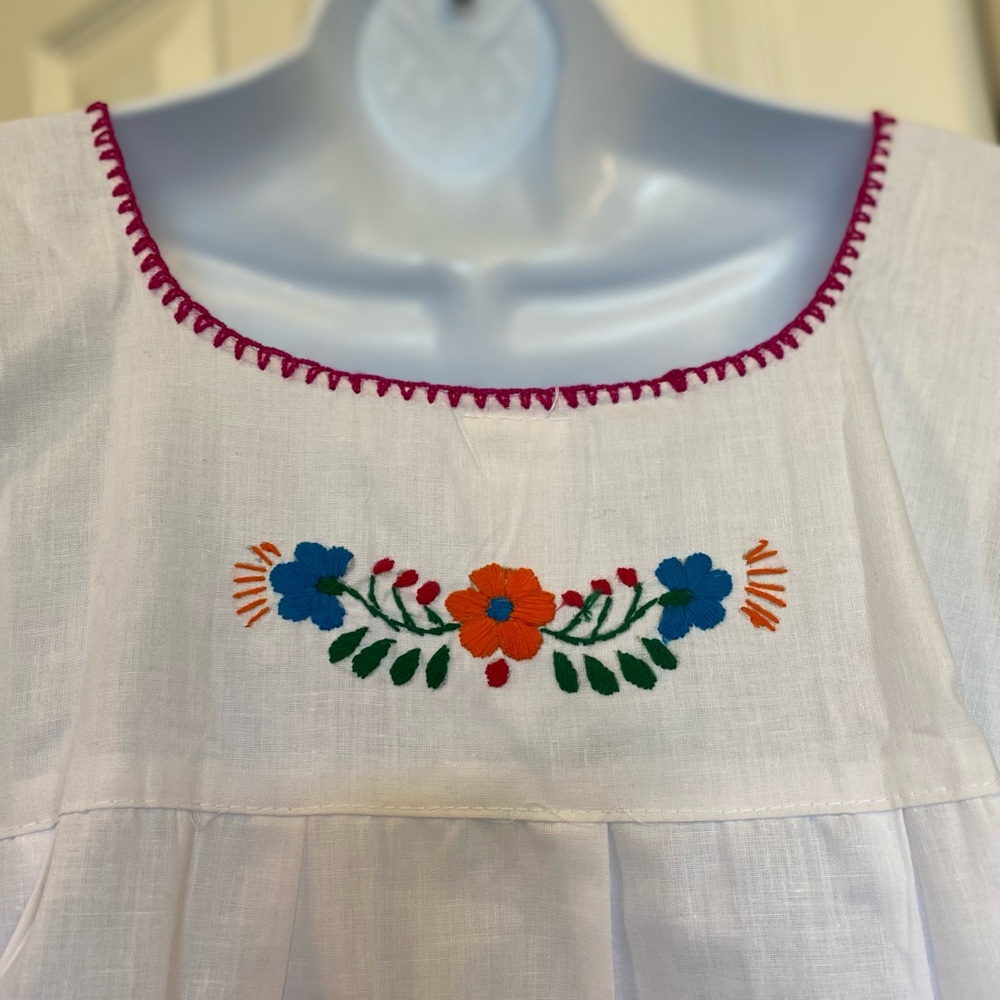 🇲🇽 NWT Traditional Mexican blouse. - Picture 5 of 16